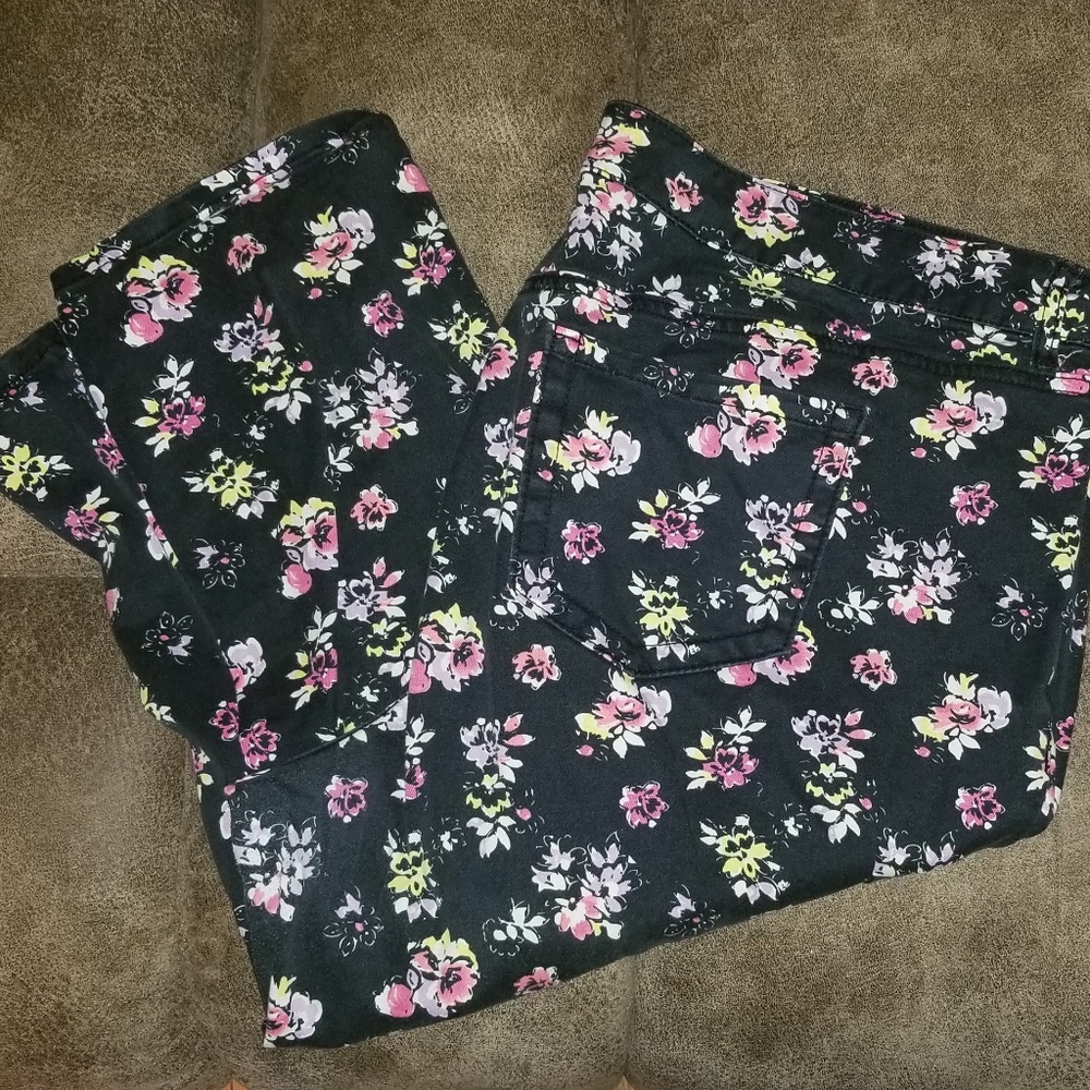 Torrid cropped pants size 22